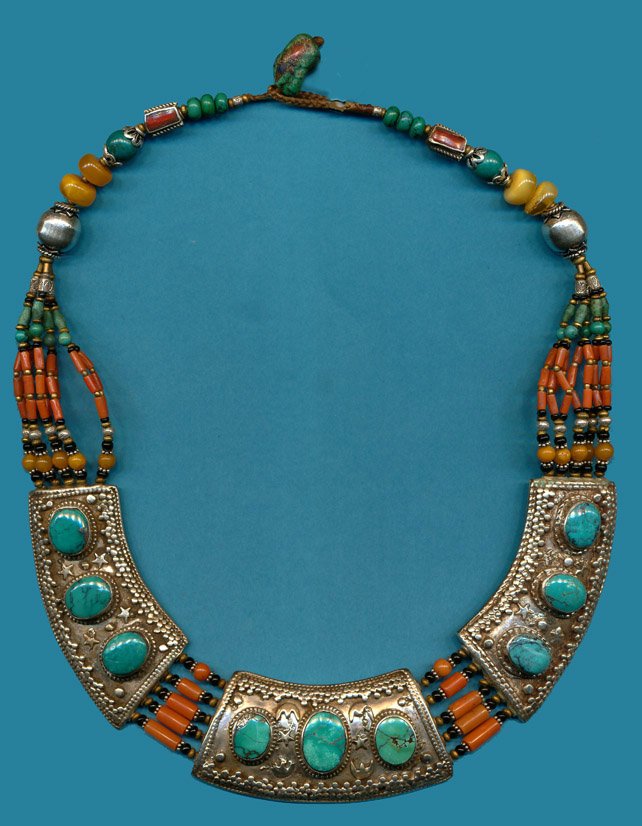 Beautiful three part collar