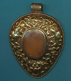 Carnelian Brass Nilofur