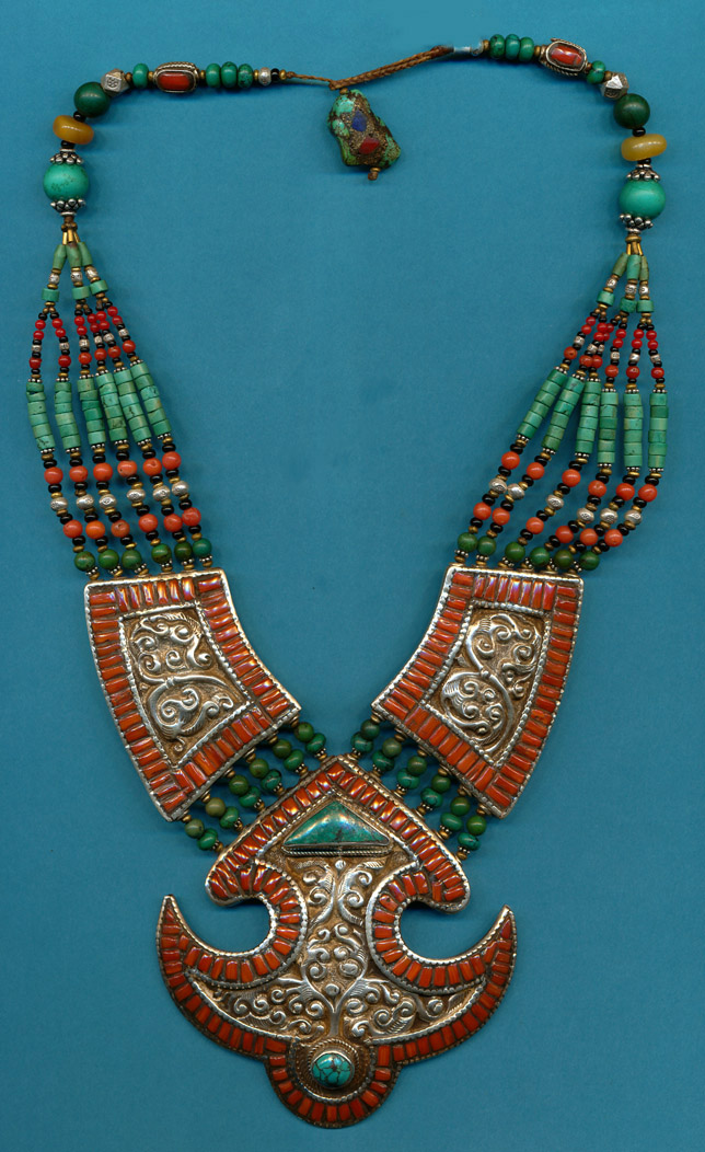Dramatic Necklace.JPG