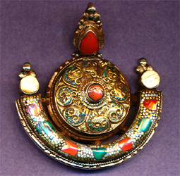 Fancy Brass Arch with shell.JPG